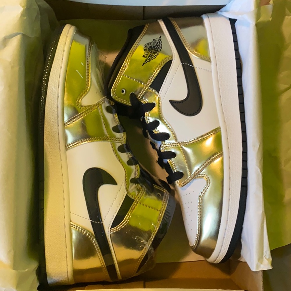 Jordan 1 Metallic Gold and White